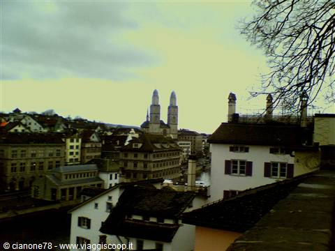 La cattedrale vista dalle colline