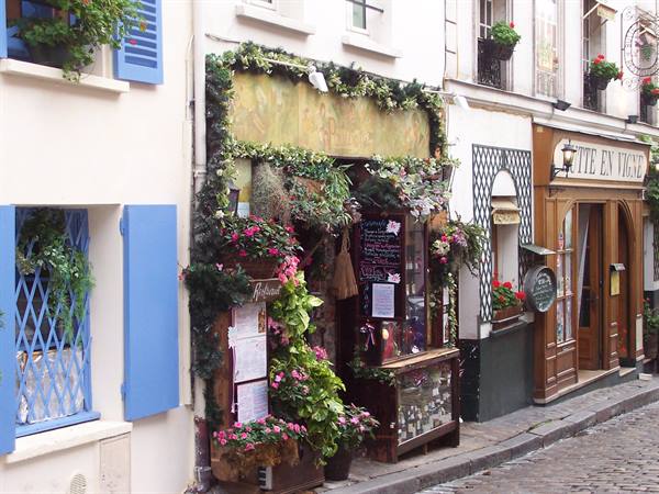 Il fascino delle tranquille viuzze di Montmartre
