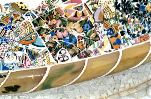 La panca sinusoidale di Parc Guell