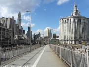 Lasciando Manhattan dal Brooklyn Bridge