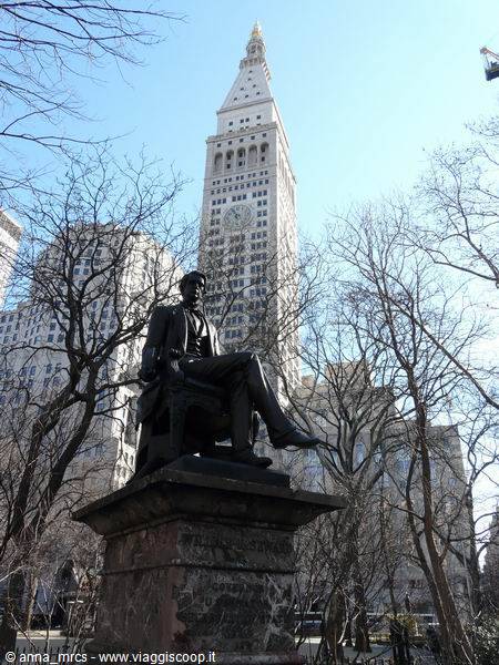 Madison Square sullo sfondo il Metropolitan Like Insurance Company