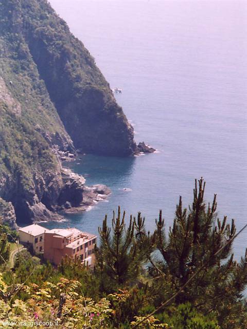 Vista sul golfo di Riomaggiore, dalla via dei Mercanti