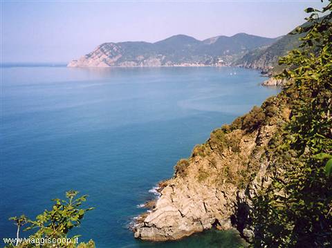 Vista del golfo di Monterosso e di Punta del Mesco da Corniglia