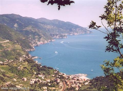 Vista sul Golfo delle Cinque Terre, in primo piano Monterosso, dall'Alta Via