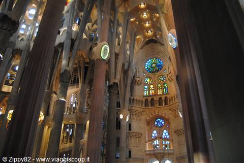 Interno della Sagrada Familia