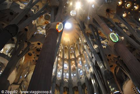 Interno della Sagrada Familia