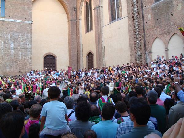 La bendizione del cavallo della contrada del Drago