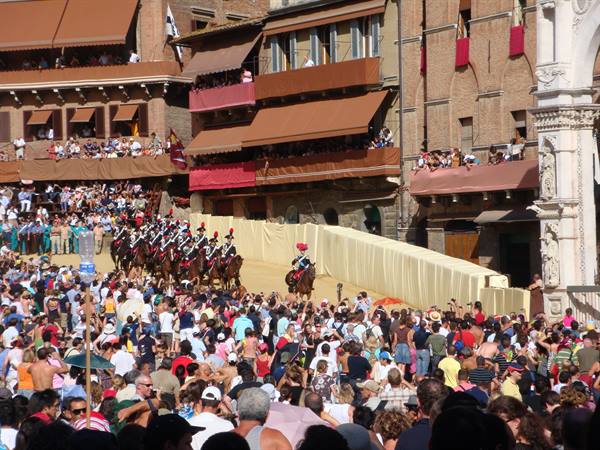 La sfilata dei carabinieri