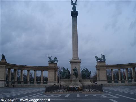 Piazza degli eroi