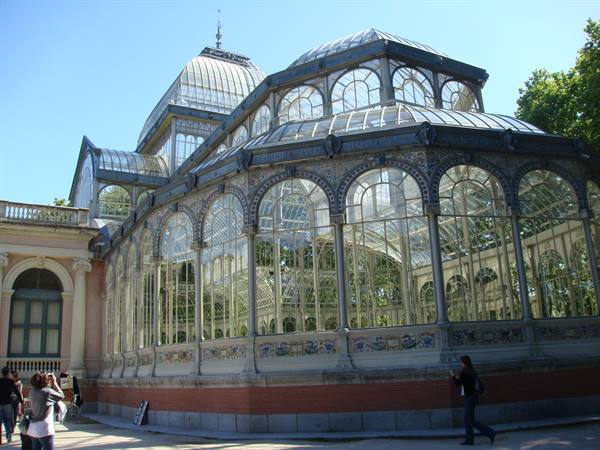 Il palazzo di cristallo all'interno del Parque del Buen Retiro