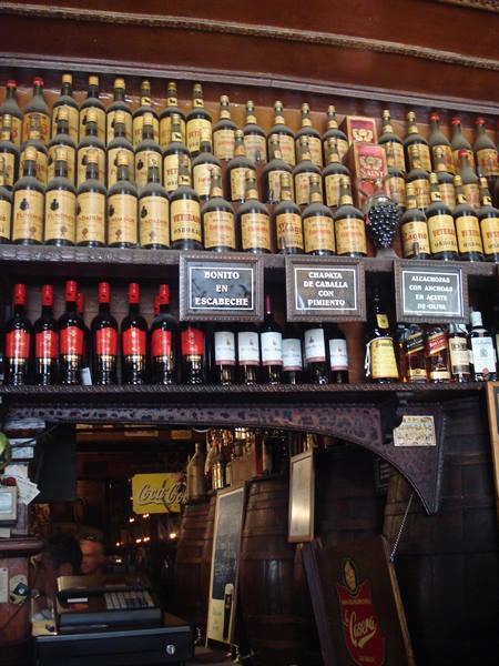 L'interno di un bar de tapas