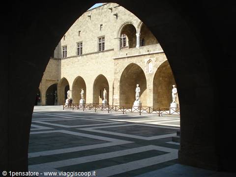 Cortile Palazzo Gran Maestro