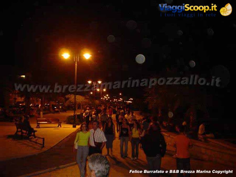 POZZALLO - Passeggiata sul lungomare