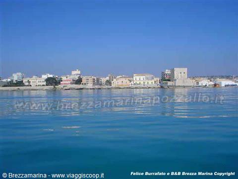 POZZALLO - Torre Cabrera (Pozzallo vista dal mare)