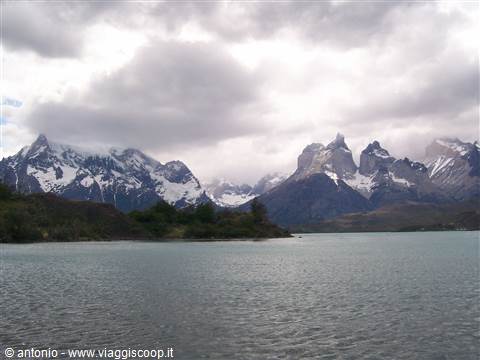 Los Cuernos del Paine dal Lago Pehoe