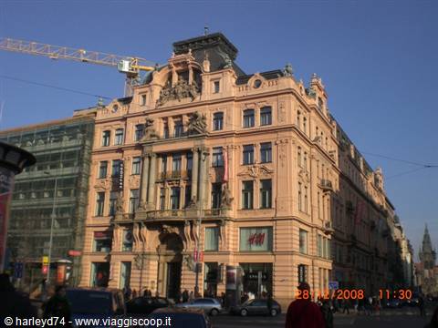 facciata edificio in centro