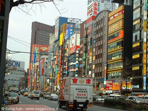 le luci di shinjuku cominciano ad accendersi...