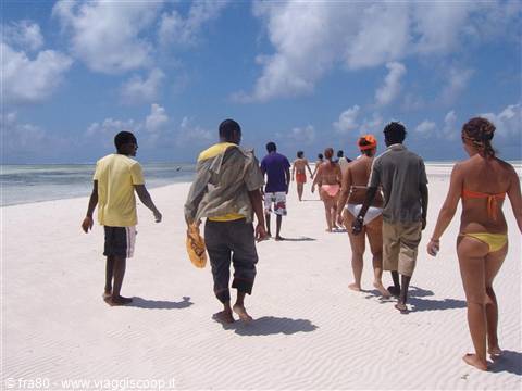 Passeggiata sulla spiaggia bon i beachboys