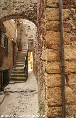 Capalbio vicolo