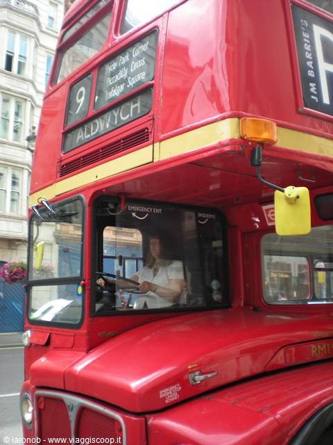 Vecchio bus rosso