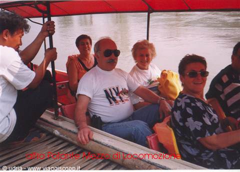 Si naviga in canoa