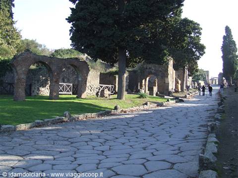 POMPEI - La via delle tombe illustri