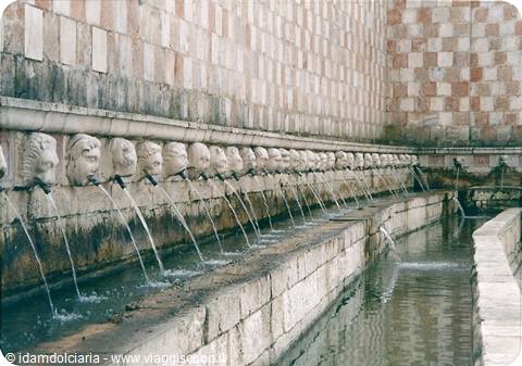 L'AQUILA - Fontana delle 99 cannelle