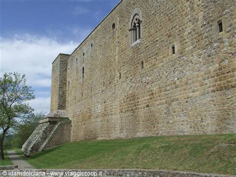LAGOPESOLE - Castello federiciano