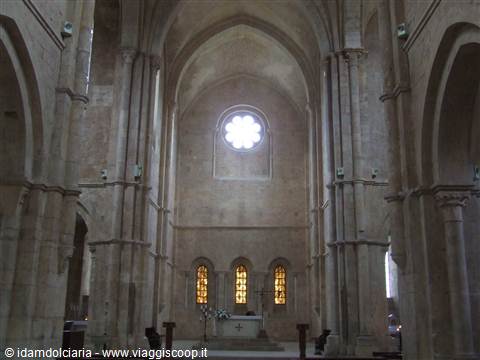 ABBAZIA DI FOSSANOVA - Interno della Cattedrale
