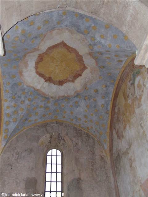 ABBAZIA DI FOSSANOVA - Interno della Cattedrale