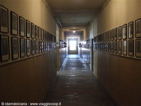 AUSCHWITZ