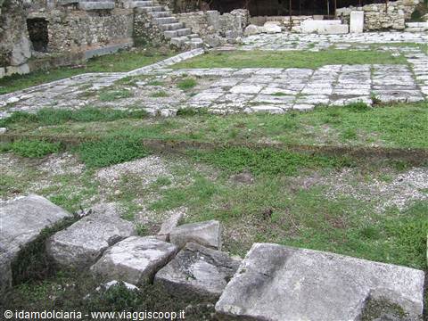 CONZA DELLA CAMPANIA - Area archeologica
