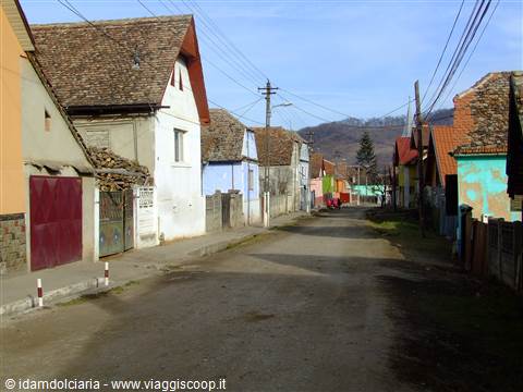 MOSNA - Una via del centro