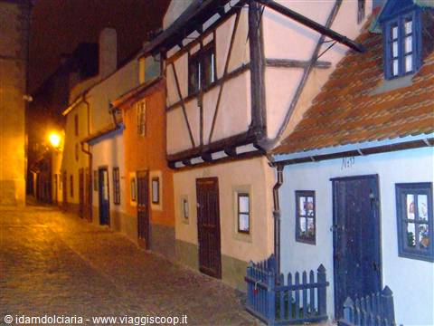 Il Vicolo d'Oro by night