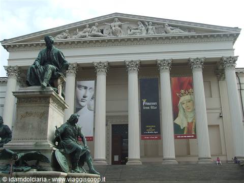 BUDAPEST - il Museo Nazionale Ungherese