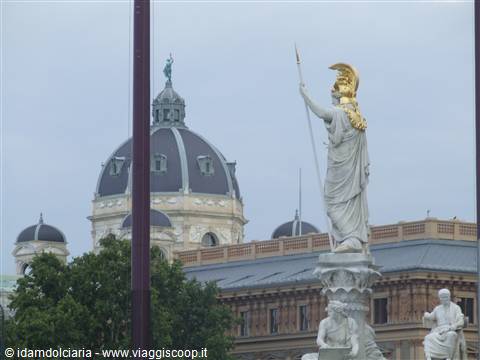 VIENNA -il Parlamento e la cupola del Museo di Storia dell'Arte