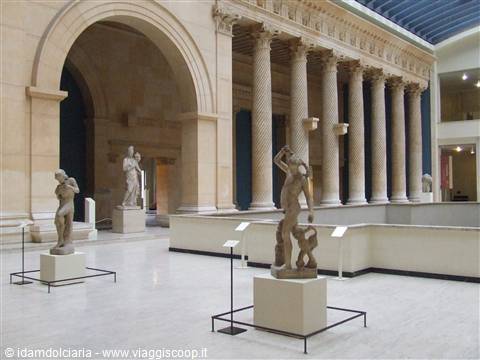 BRUXELLES- Museo di Storia : Colonnato di Apamea