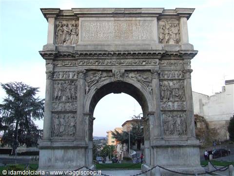 BENEVENTO - Arco di Traiano