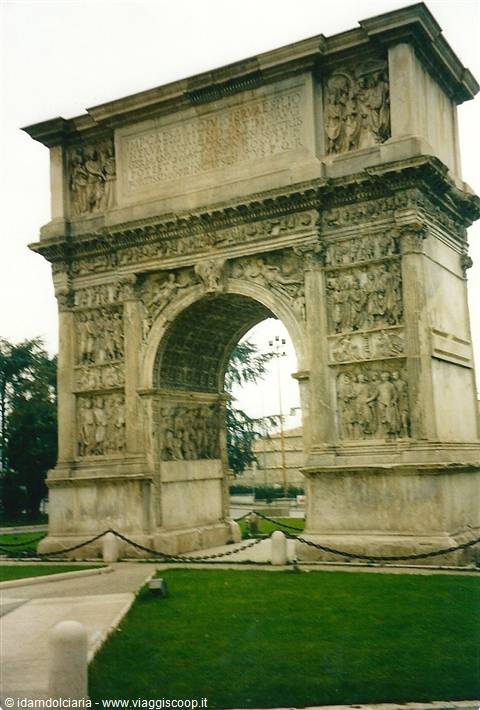 BENEVENTO - Arco di Traiano