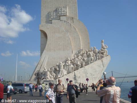 lisbona monumento al viaggiatore