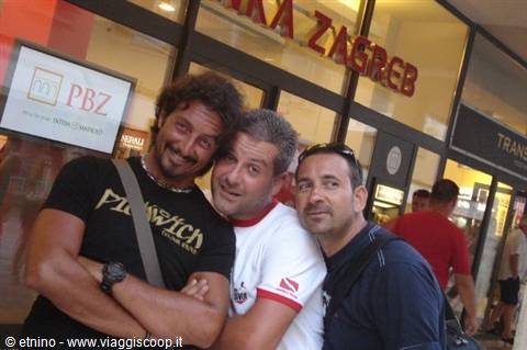 insieme a due compagni di viaggio