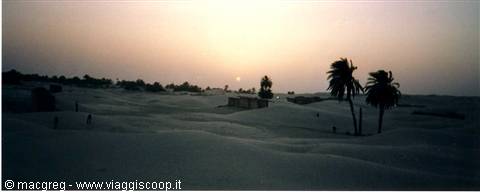 Douz, tramonto nel deserto