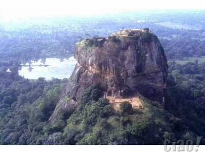 SIGIRIYA  (immagine presa dal web)