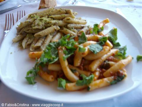 Bis di primi: "Pennette alla Nelson" e "Maccheroni norma e rucola"