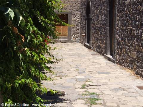 Altro scorcio del cortile del Castello