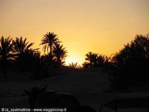 tramonto nel deserto