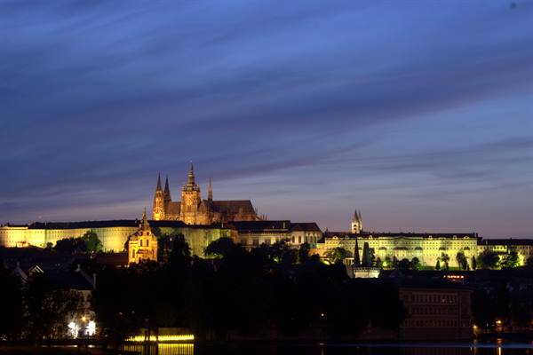 PRAGA BY NIGHT