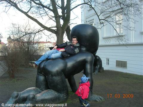 Praga - statua nell'isola di Kampa