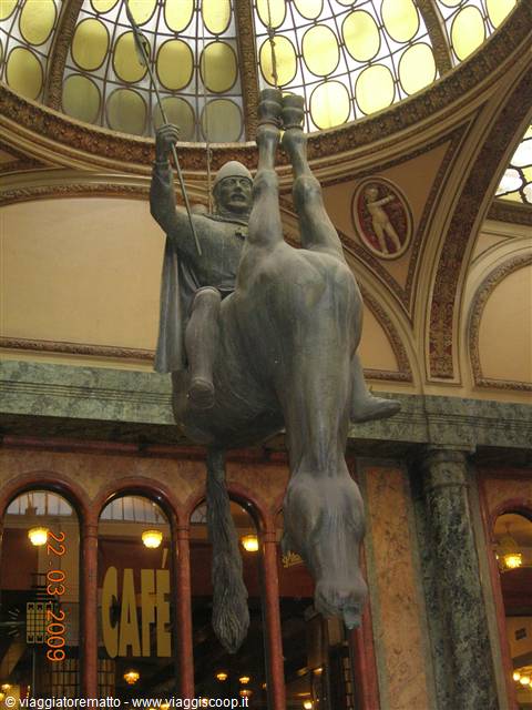 Praga - bizzarra statua a Venceslao