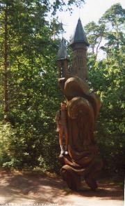 Neringa - statue nella foresta